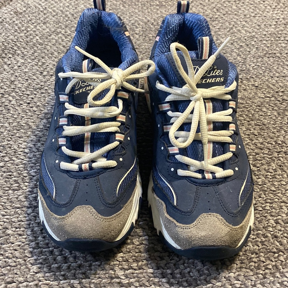 Skechers D-lites tennis shoes